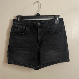 BLACK DENIM SHORTS!